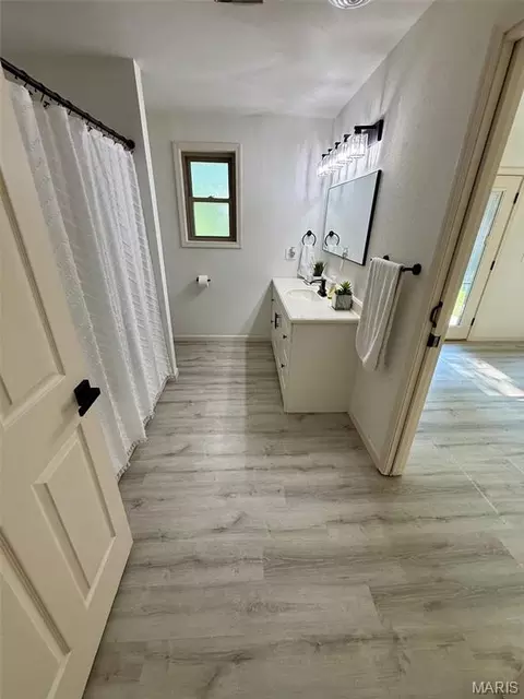 Bath - 20 Edith Dr, Bourbon, MO 65441 photo 3 of 4