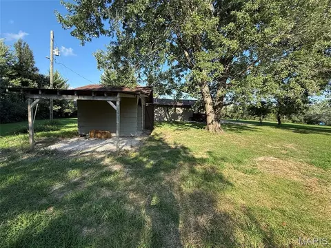 Exterior - 20 Edith Dr, Bourbon, MO 65441 photo 3 of 9