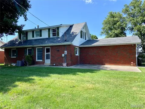 Exterior - 308 E Field Dr, Red Bud, IL 62278 photo 4 of 4