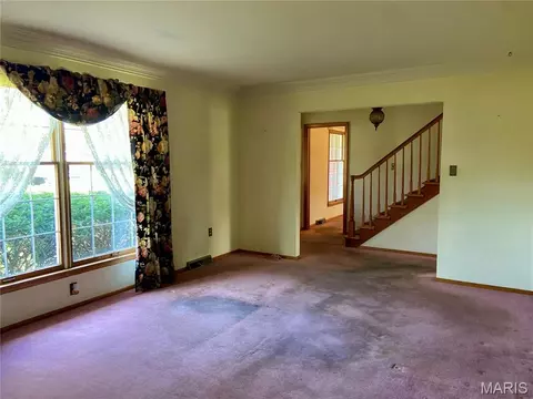 Living - 308 E Field Dr, Red Bud, IL 62278 photo 2 of 3