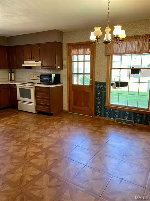 Kitchen - 308 E Field Dr, Red Bud, IL 62278 photo 1 of 2