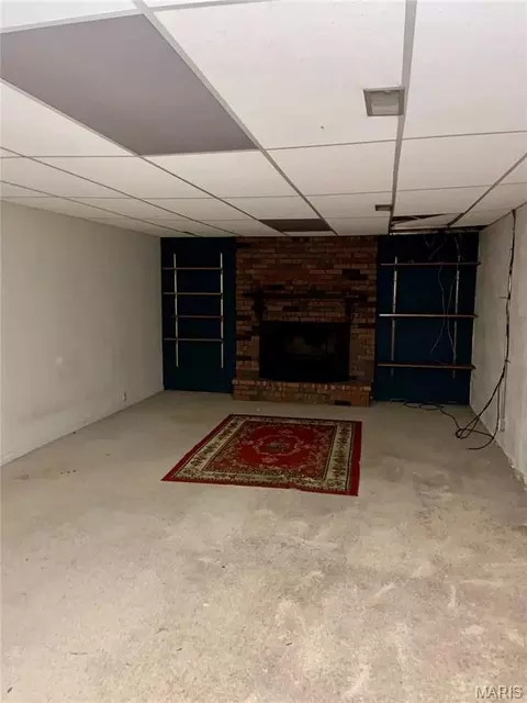 Living - 308 E Field Dr, Red Bud, IL 62278 photo 3 of 3