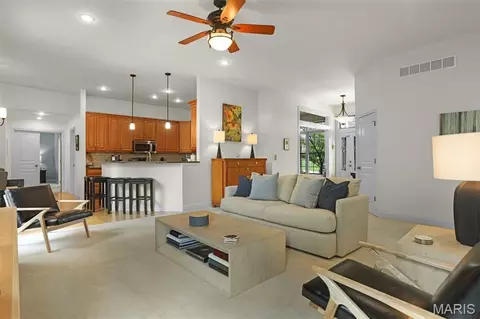 Living - 2334 Silver Crest Ct, Washington, MO 63090 photo 3 of 3