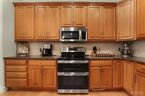 Kitchen - 2334 Silver Crest Ct, Washington, MO 63090 photo 3 of 5