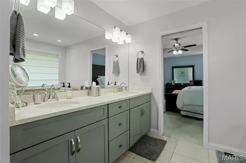 Bath - 2334 Silver Crest Ct, Washington, MO 63090 photo 2 of 5
