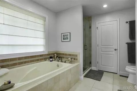 Bath - 2334 Silver Crest Ct, Washington, MO 63090 photo 1 of 5