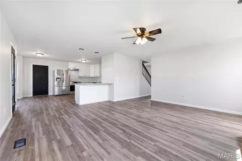 Living - 1503 Progress Ln, Belleville, IL 62221 photo 7 of 7