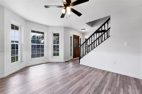 Living - 1503 Progress Ln, Belleville, IL 62221 photo 1 of 7