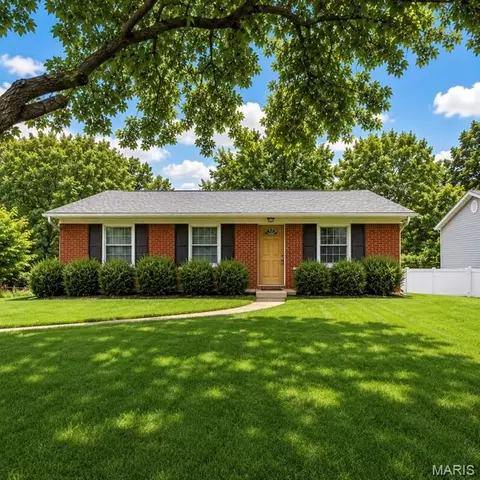 127 Linnview Dr, Saint Louis, MO 63129