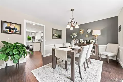 Dining - 330 Algonquin Dr, Ballwin, MO 63011 photo 2 of 2