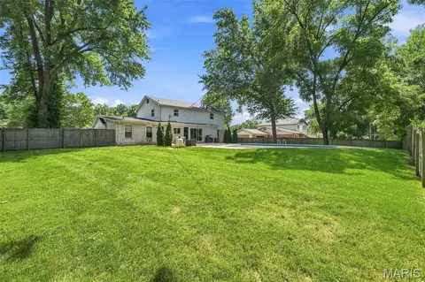 Exterior - 330 Algonquin Dr, Ballwin, MO 63011 photo 4 of 5