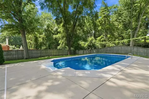 Exterior - 330 Algonquin Dr, Ballwin, MO 63011 photo 3 of 5
