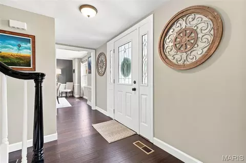 Entry Way - 330 Algonquin Dr, Ballwin, MO 63011 photo 2 of 3