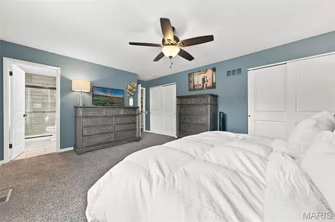 Bedroom - 330 Algonquin Dr, Ballwin, MO 63011 photo 2 of 3