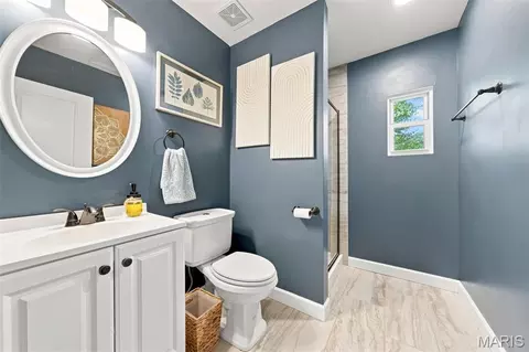 Bath - 330 Algonquin Dr, Ballwin, MO 63011 photo 2 of 4