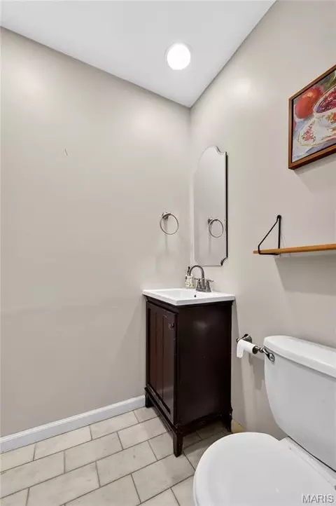 Bath - 954 Chartrand Dr, Ballwin, MO 63011 photo 1 of 3