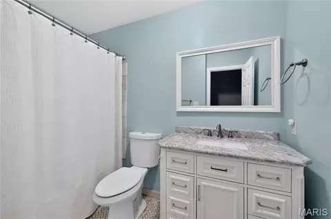 Bath - 954 Chartrand Dr, Ballwin, MO 63011 photo 3 of 3