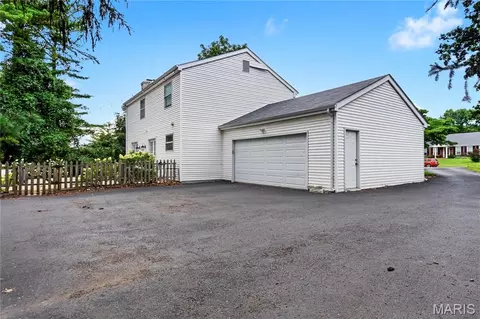 Exterior - 954 Chartrand Dr, Ballwin, MO 63011 photo 2 of 7