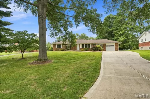 Exterior - 21 Elannchester Dr, Manchester, MO 63011 photo 3 of 6