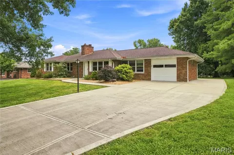 Exterior - 21 Elannchester Dr, Manchester, MO 63011 photo 2 of 6
