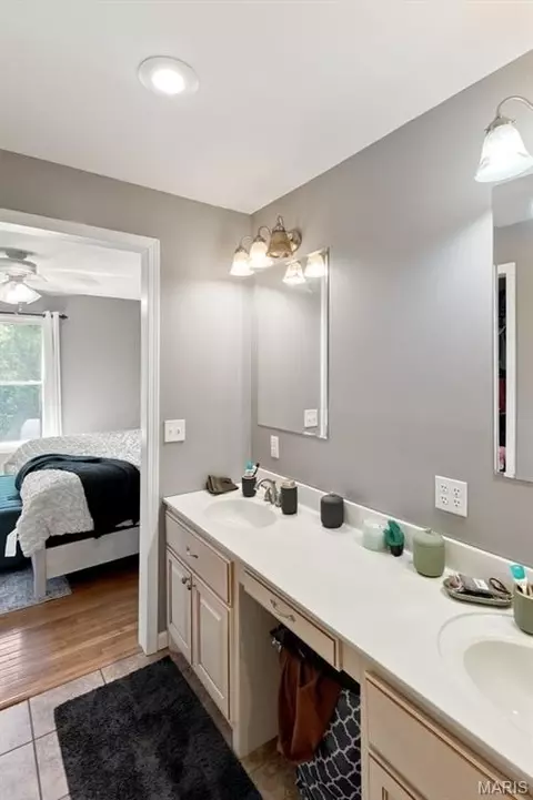 Bath - 251 Farris Rd, Bourbon, MO 65441 photo 1 of 5