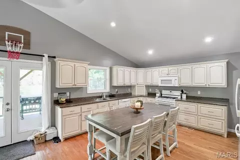 Kitchen - 251 Farris Rd, Bourbon, MO 65441 photo 1 of 5