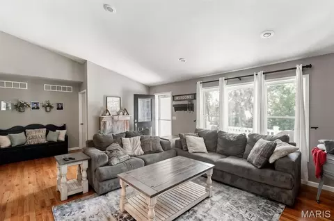Living - 251 Farris Rd, Bourbon, MO 65441 photo 1 of 1