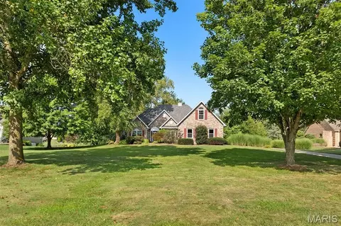 Exterior - 609 E Waters Edge Dr, Shiloh, IL 62221 photo 2 of 11