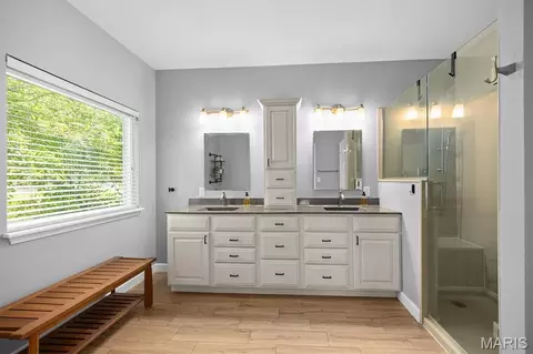 Bath - 609 E Waters Edge Dr, Shiloh, IL 62221 photo 1 of 4