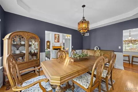 Dining - 609 E Waters Edge Dr, Shiloh, IL 62221 photo 2 of 5