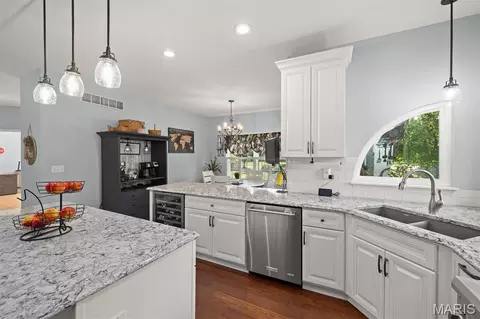 Kitchen - 609 E Waters Edge Dr, Shiloh, IL 62221 photo 4 of 6