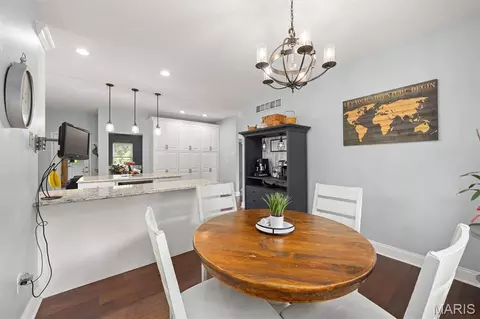 Dining - 609 E Waters Edge Dr, Shiloh, IL 62221 photo 4 of 5