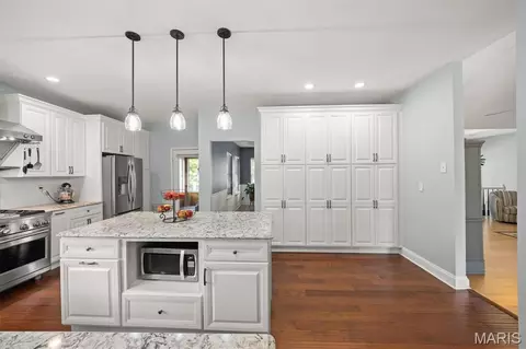 Kitchen - 609 E Waters Edge Dr, Shiloh, IL 62221 photo 5 of 6