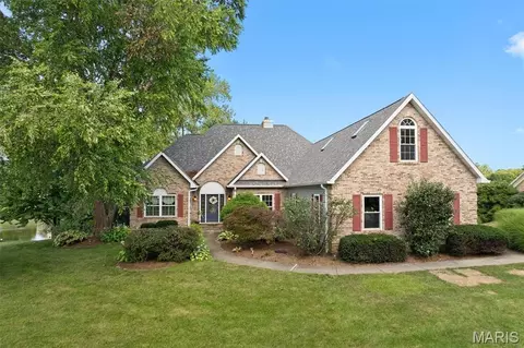 Exterior - 609 E Waters Edge Dr, Shiloh, IL 62221 photo 3 of 11