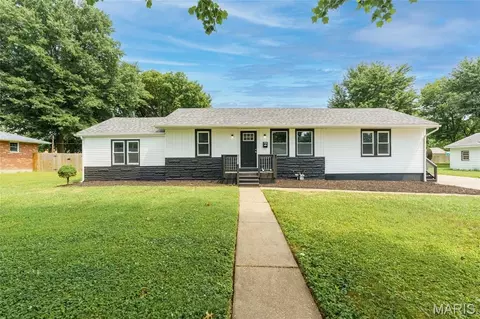 2431 Pine St, Granite City, IL 62040