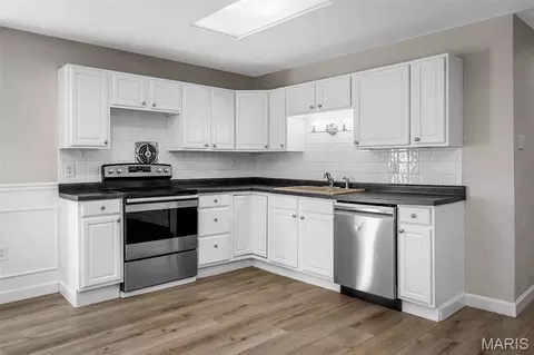 Kitchen - 30 Cedar Dr, Pacific, MO 63069 photo 1 of 1