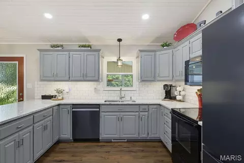 Kitchen - 136 Raspberry Ln, Jackson, MO 63755 photo 2 of 5