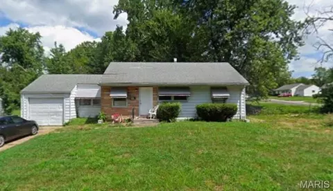201 Estridge Rd, Saint Louis, MO 63137
