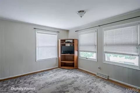 Living - 524 E 7th St, Washington, MO 63090 photo 2 of 2