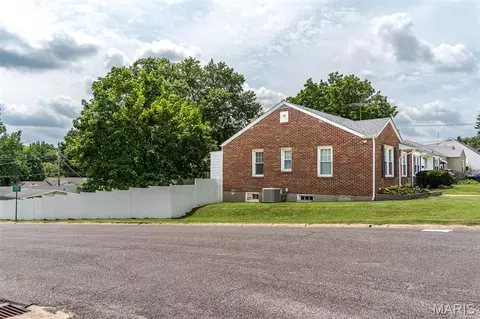 Exterior - 524 E 7th St, Washington, MO 63090 photo 4 of 12