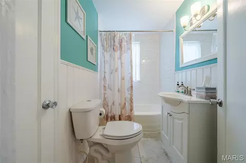 Bath - 524 E 7th St, Washington, MO 63090 photo 1 of 3