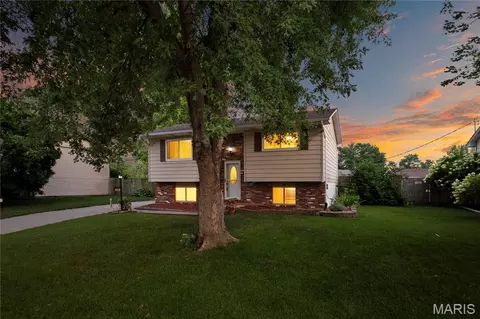 36 Georgetown Dr, Pontoon Beach, IL 62040