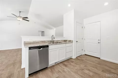 Entry Way - 1021 Samwise St, Wright City, MO 63390 photo 5 of 9