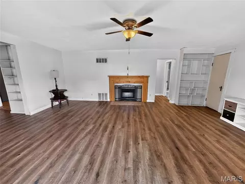 Living - 308 Thost St, Fredericktown, MO 63645 photo 4 of 6