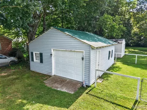 Exterior - 308 Thost St, Fredericktown, MO 63645 photo 4 of 11