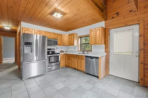 Kitchen - 3001 Rustic Wood Trl, Barnhart, MO 63012 photo 2 of 2