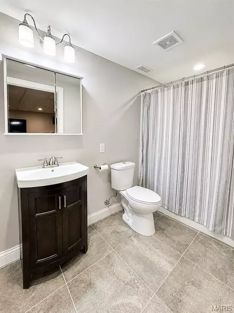 Bath - 11254 Quail Hollow Cir, Dexter, MO 63841 photo 4 of 4
