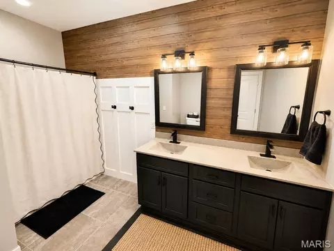 Bath - 11254 Quail Hollow Cir, Dexter, MO 63841 photo 3 of 4
