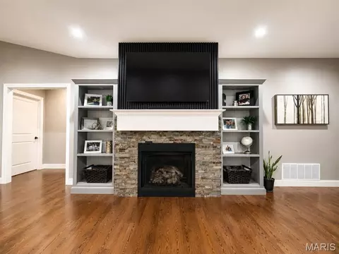 Living - 11254 Quail Hollow Cir, Dexter, MO 63841 photo 1 of 3
