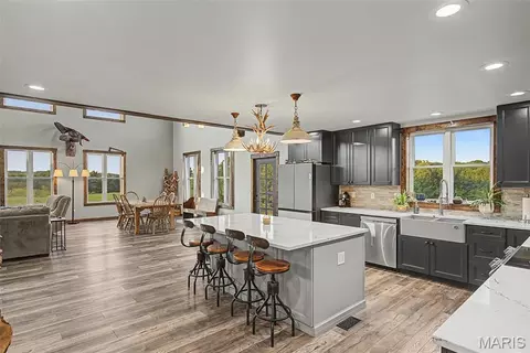 Kitchen - 10 Henebry Hills Ln, Troy, MO 63379 photo 4 of 7